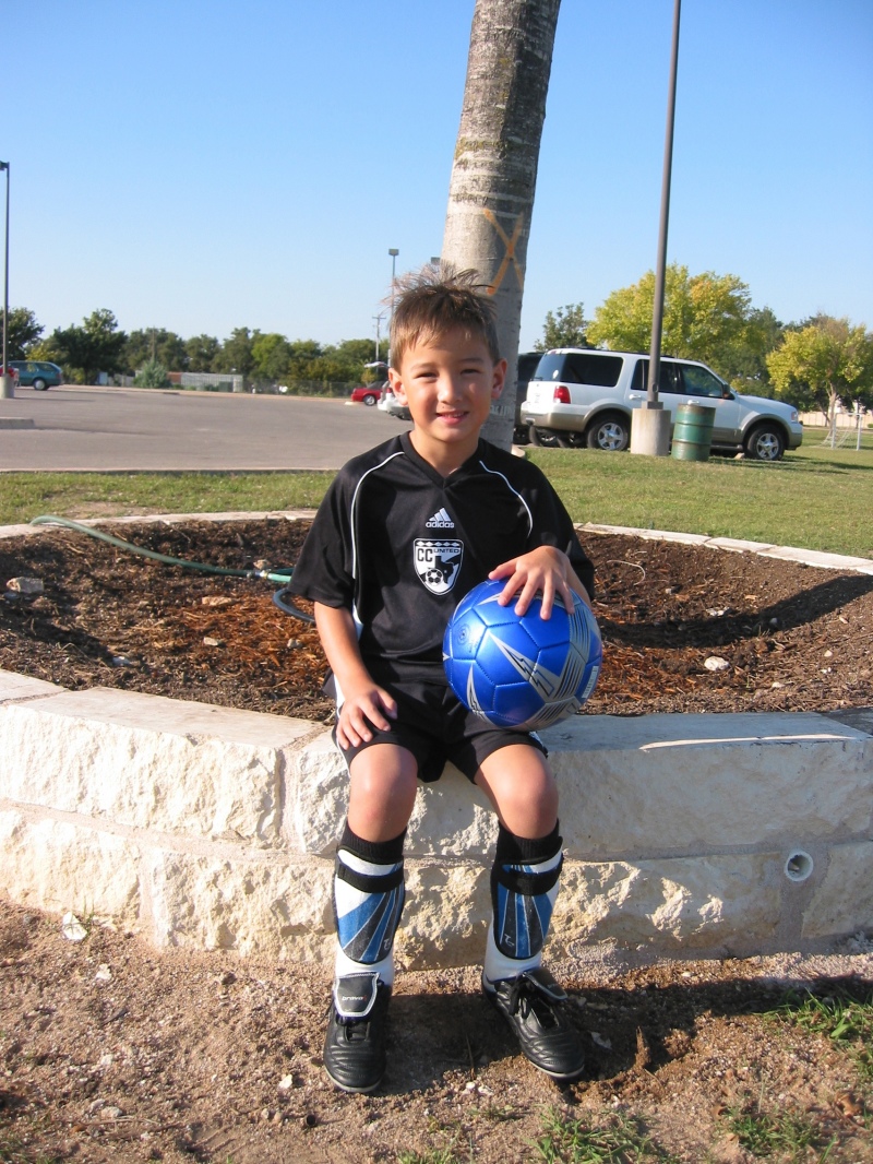 2005/10 October/Soccer Pics/800x600_IMG_2388.JPG